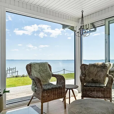 2 Bedroom Lovely In *