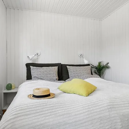 2 Bedroom Lovely In Semesterbostad